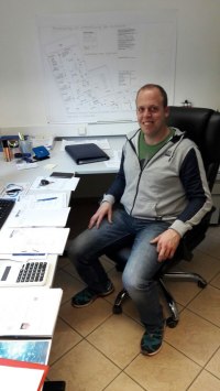 Daniel Hammes in seinem Büro in Buch